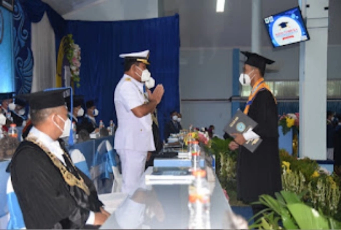Wakasal Didampingi Pangkoarmada II Hadiri Rapat Terbuka Senat Universitas Hang Tuah Tahun 2022