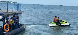 Patroli Laut Kapolres Jepara Himbau Keselamatan Pengunjung Wisata Pantai
