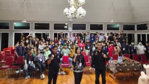 DPD Geram Jateng Isi Materi Saat Retreat PD Kristen SMA 1 Ungaran