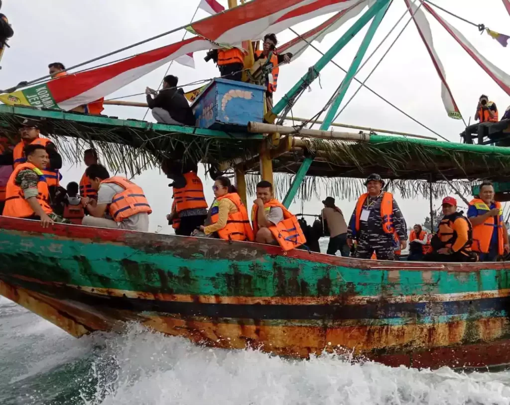 Danposal Jepara Bersama Anggota Turut Amankan Pesta Lomban