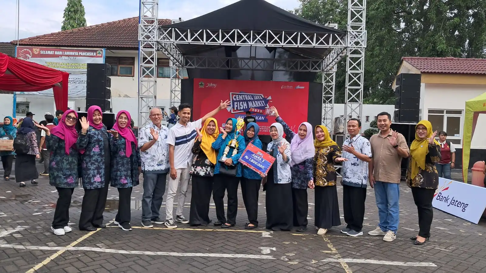Tim PKK Desa Tegalsambi Juara 3 Lomba Masak Ikan Jawa Tengah