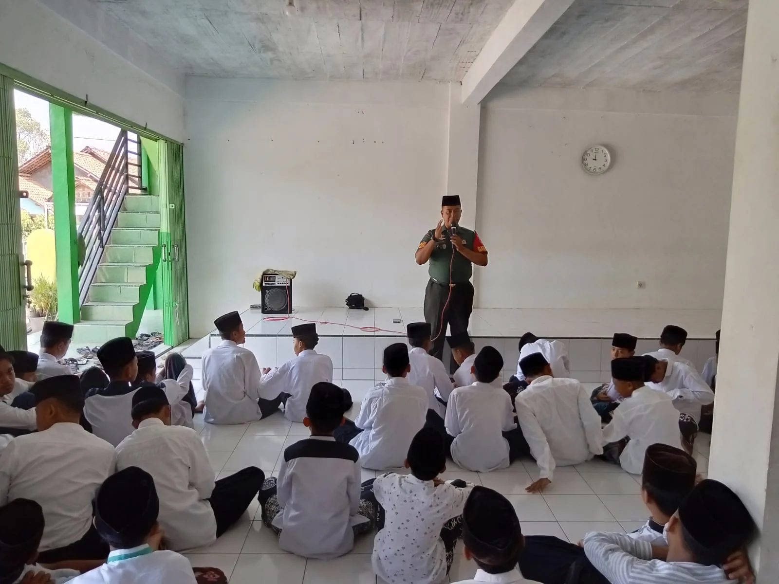 Babinsa Serma Munif Berikan Materi Wasbang