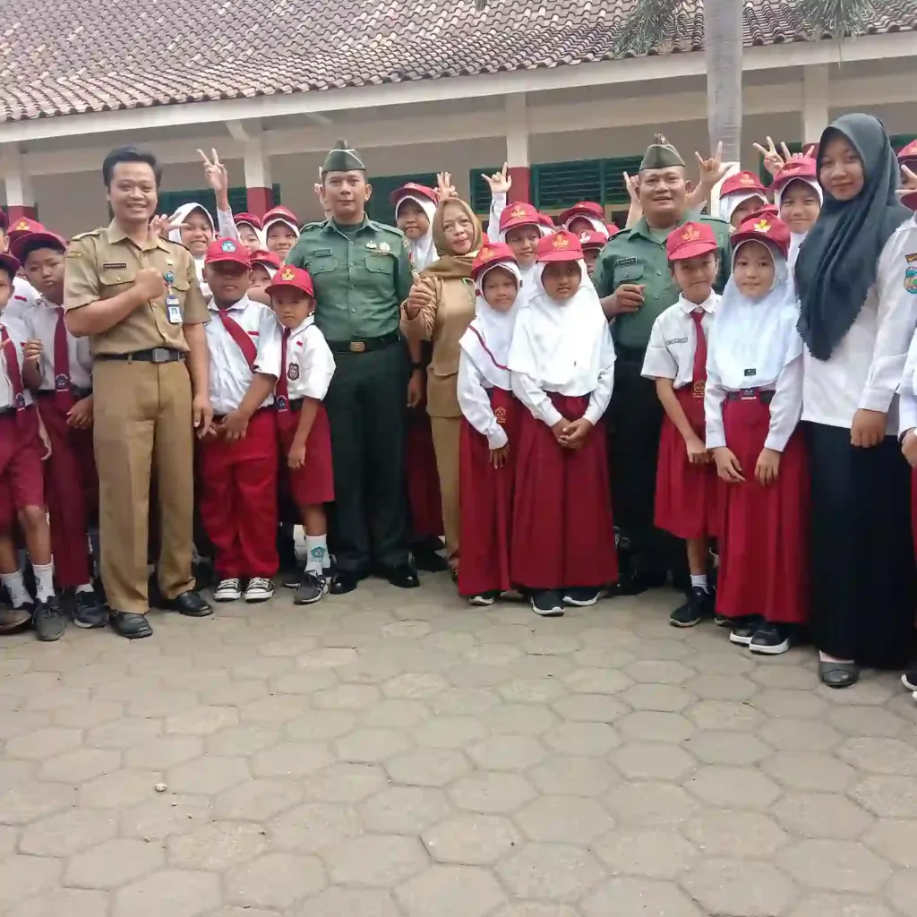 Tanamkan Cinta Tanah Air Pada Generasi Muda, Babinsa Desa Kriyan Jadi Pembina Upacara