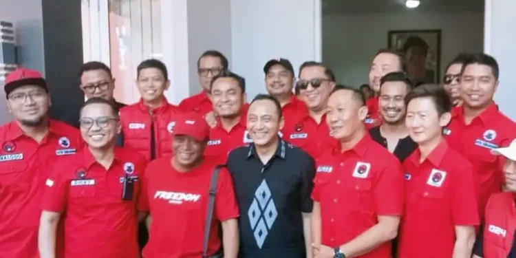 Arnaz Ambil Formulir Daftar Bakal Calon Wali Kota Semarang di DPC PDIP